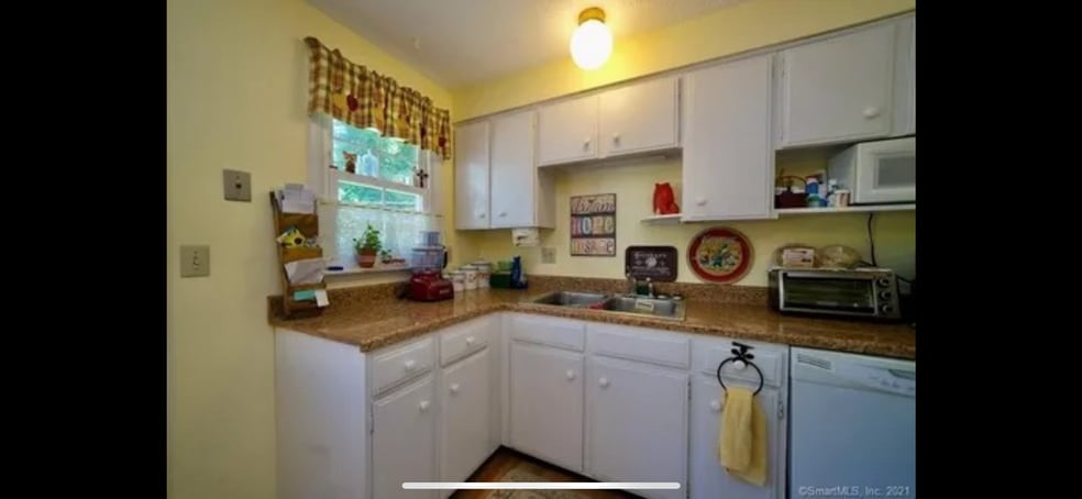 Building Photo - 117 Snipsic Lake Rd