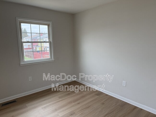 Building Photo - 2331 McClellan Ct