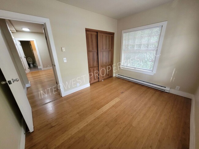 Building Photo - 1 BD Condo in the Pearl District- Slate co...