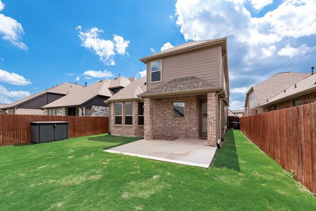 Building Photo - Beautiful 5 bedroom 3 full bath home in the heart of Heartland!