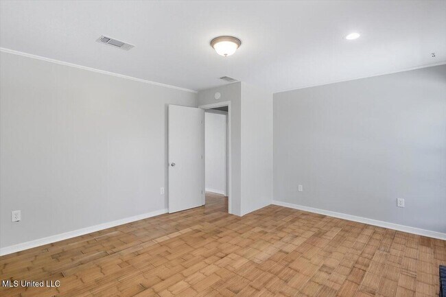 Building Photo - 23 Fox Glen Cir