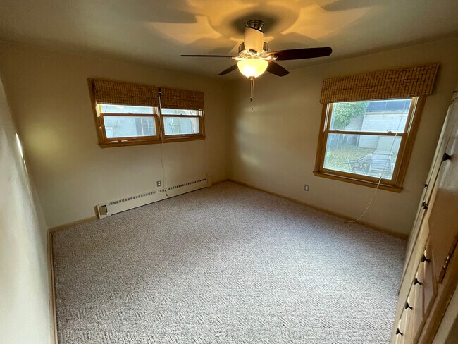 Building Photo - 664 Sprague St