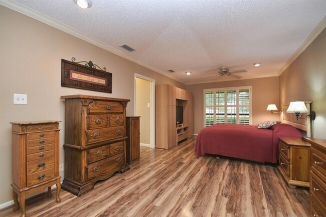 Building Photo - 40101 Heritage Holw