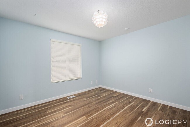 Building Photo - 10328 Countrywood Dr