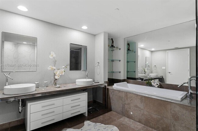 Building Photo - 495 Brickell Ave