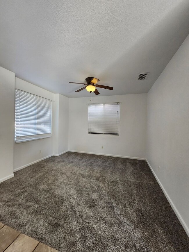 Building Photo - Beautiful Yuba City Home