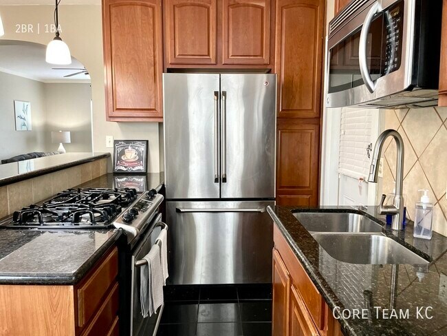 Building Photo - 1107 W 45th St