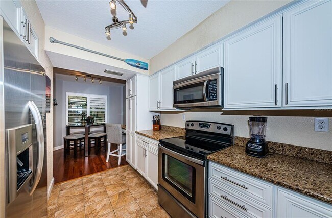 Building Photo - 6105 Bahia Del Mar Cir