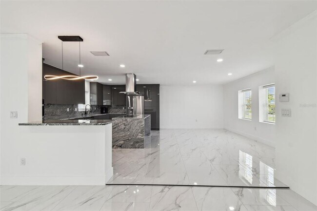 Building Photo - 8708 Thornwood Ln
