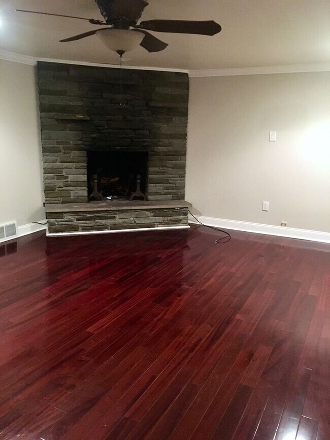 Building Photo - 1470 Mohican Dr