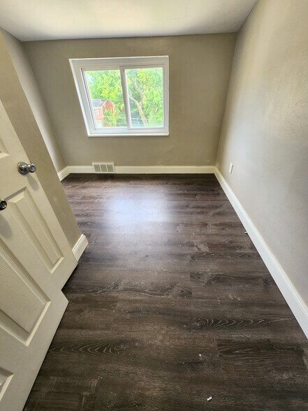 Building Photo - 449 Idlewood Rd