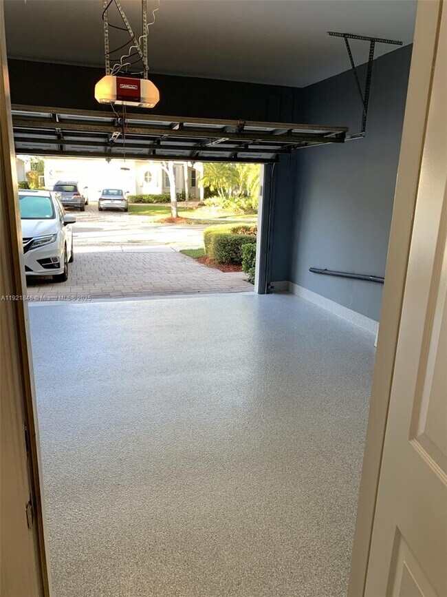 Building Photo - 2518 Bay Pointe Ct