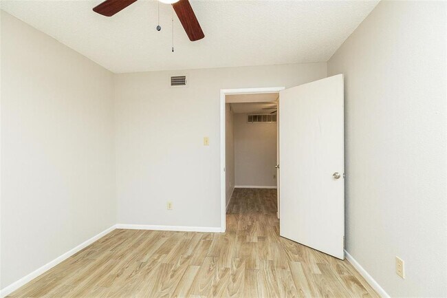 Building Photo - 2800 Jeanetta St
