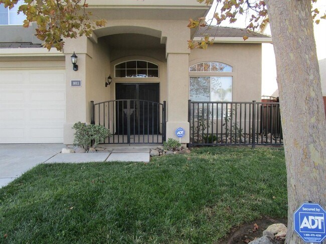 Building Photo - Like Brand New 4 Bedroom 3 Bath Beautiful ...