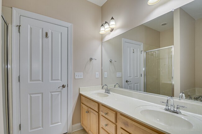 Building Photo - 200 Kline St NW