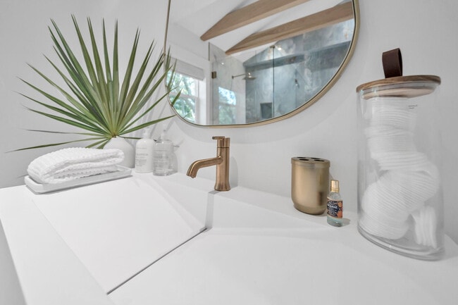 Building Photo - 6296 W County Hwy 30A