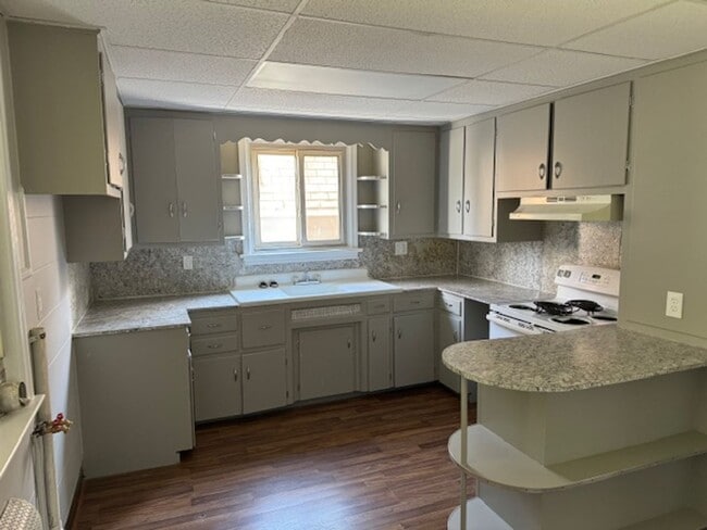Building Photo - 3 bedroom
