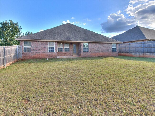 Building Photo - 3409 Valley