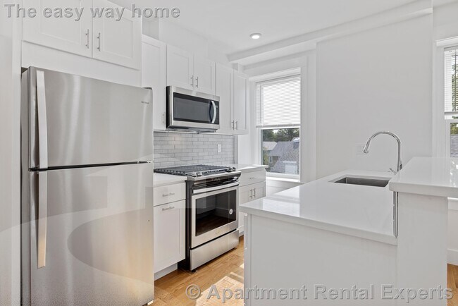 Primary Photo - 406 Columbia St