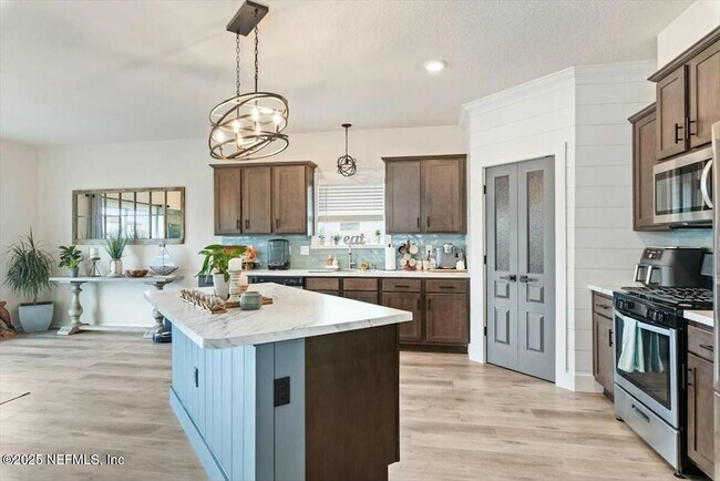 Building Photo - 184 Logrono Ct