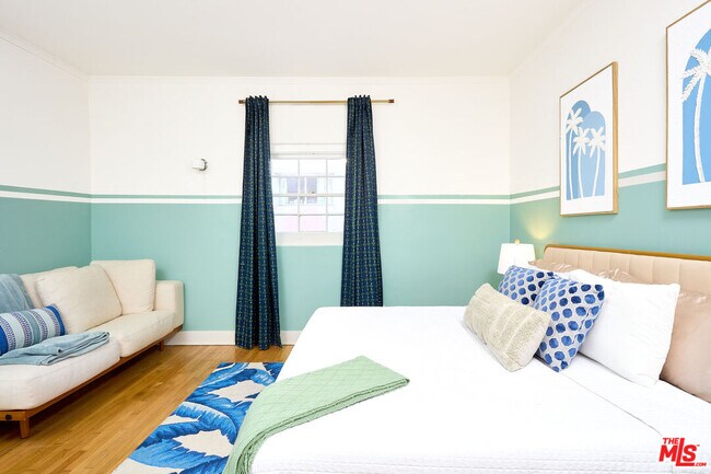 Building Photo - 818 Palms Blvd