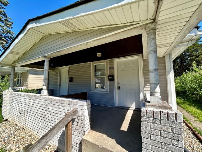 Building Photo - 2909 E Brookside Ave