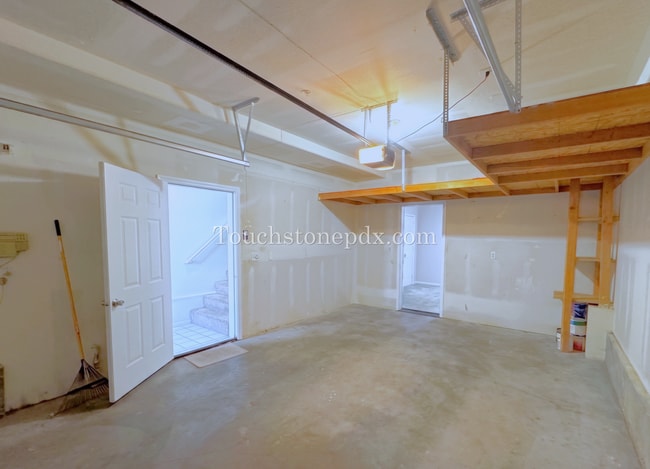 Building Photo - Light Filled 3 Bedroom Townhome with Deck, Attached Garage, and AC