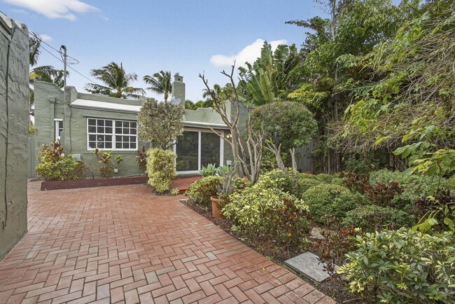 Building Photo - 616 Upland Rd