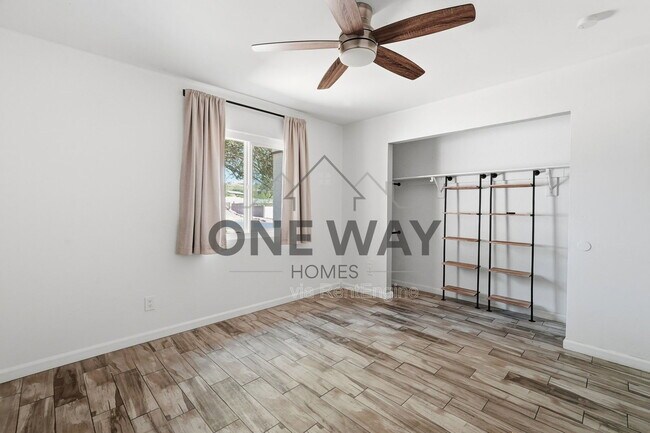 Building Photo - 1329 E Cholla St