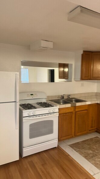 Building Photo - 655 W 7th St