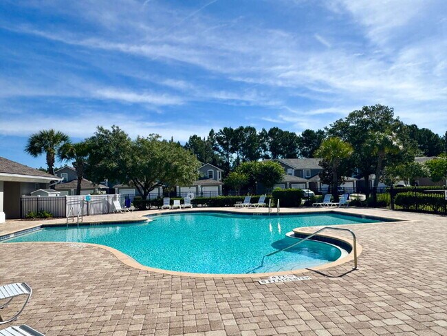 Building Photo - The Gables 2BR | 2.5BA Townhome!