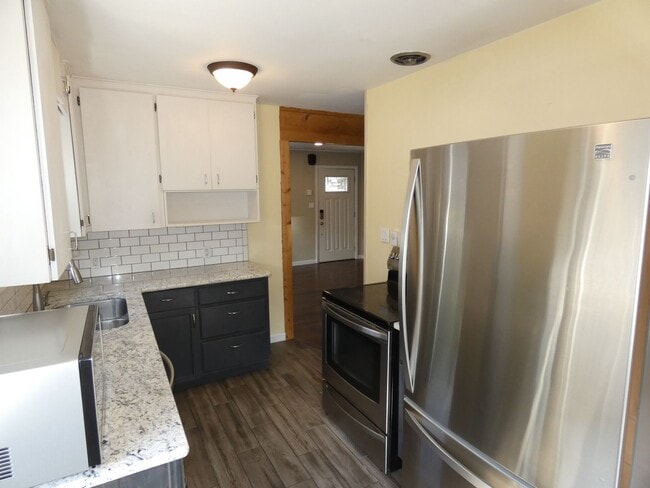 Building Photo - Centrally Charming