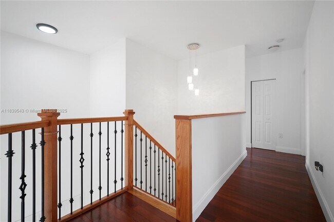 Building Photo - 2894 SW 144th Ct