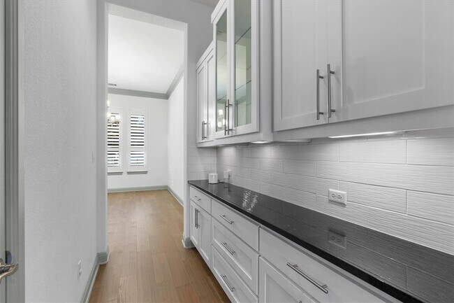 Building Photo - 16516 Leopold Trail