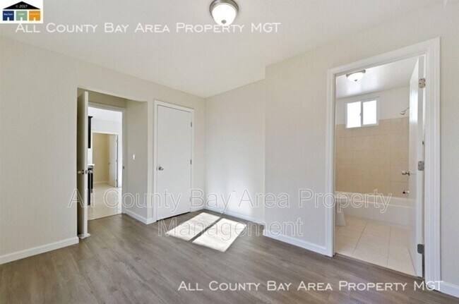 Building Photo - 2462 Taylor Ave