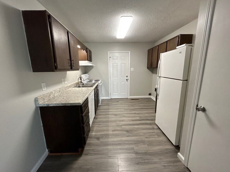 Building Photo - 121 Hillshire Cv