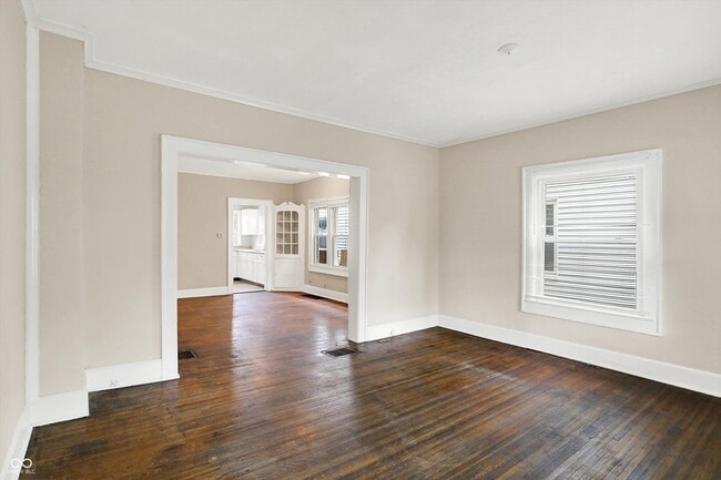 Building Photo - 628 N Riley Ave