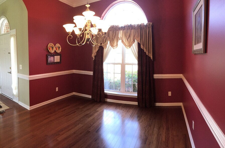Formal dining room - 145 White Dogwood Ln