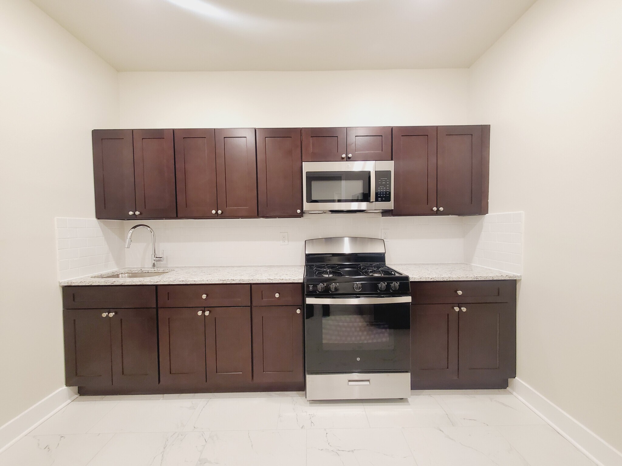 391 Forrest St 3A - 387 Forrest St