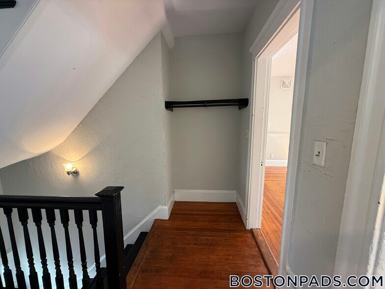 Building Photo - 41 Simpson Ave