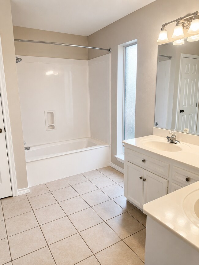 Building Photo - "Charming 3-Bedroom Retreat with Cozy Fireplace in College Station – 1485 Sq. Ft. of Comfort!"