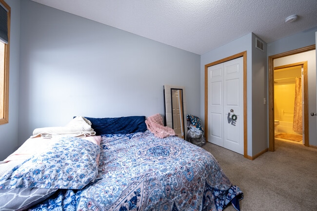 Building Photo - 17326 Lilac Ln SE