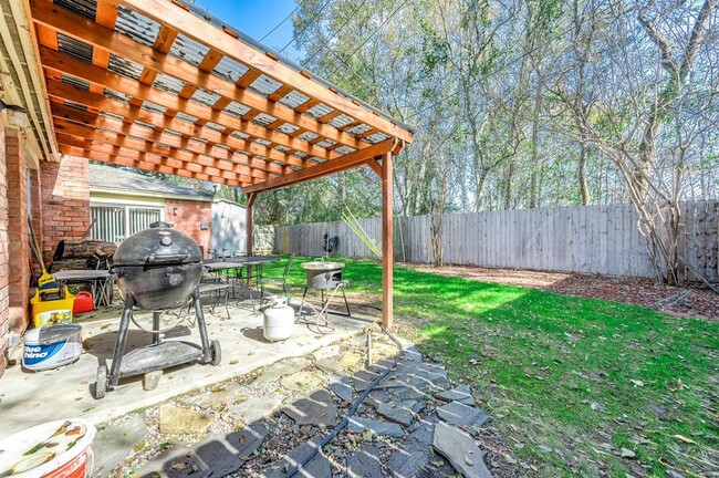 Building Photo - 22206 Meadowrock Dr