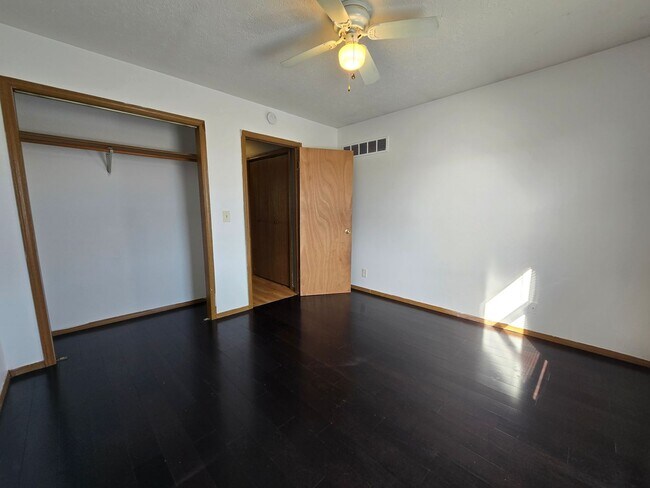 Building Photo - 1501 Northbrook Dr