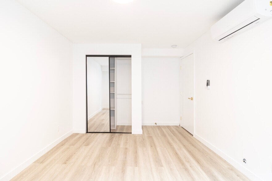 Building Photo - 950 Havenhurst Dr