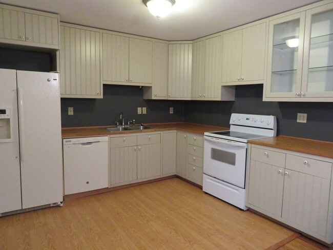 Building Photo - Winston Terrace Rental