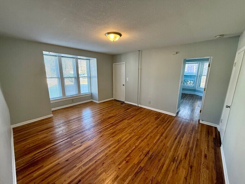 Building Photo - 1430 Madison St NE