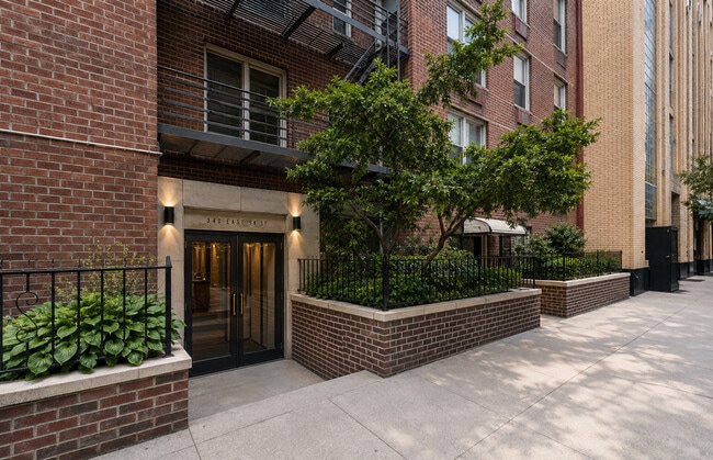 Building Photo - Sutton Place