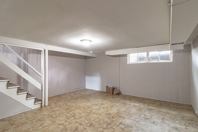 Building Photo - 519 1/2 Ridge Rd