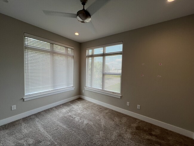 Building Photo - 308 Poplar St